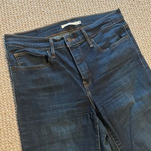 Levi’s slimming straight jeans dark blue